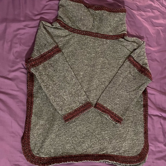 Lucky Lotus 3/4 Sleeved Sweater - Picture 5 of 5